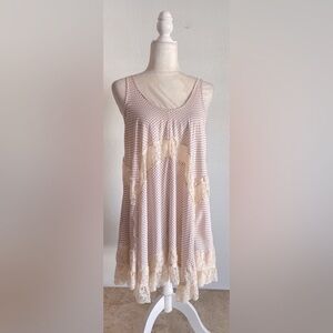 VEVERET Mini Lace Trimmed Tunic w/ Mini Palm Tree Print